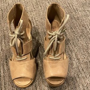 New without the box Sorel wedge sandals.